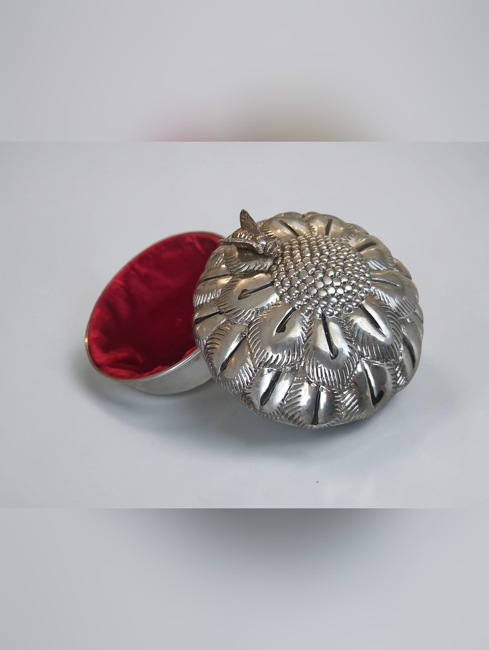 Vintage Godinger Silvertone Sunflower & Honeybee Trinket Box